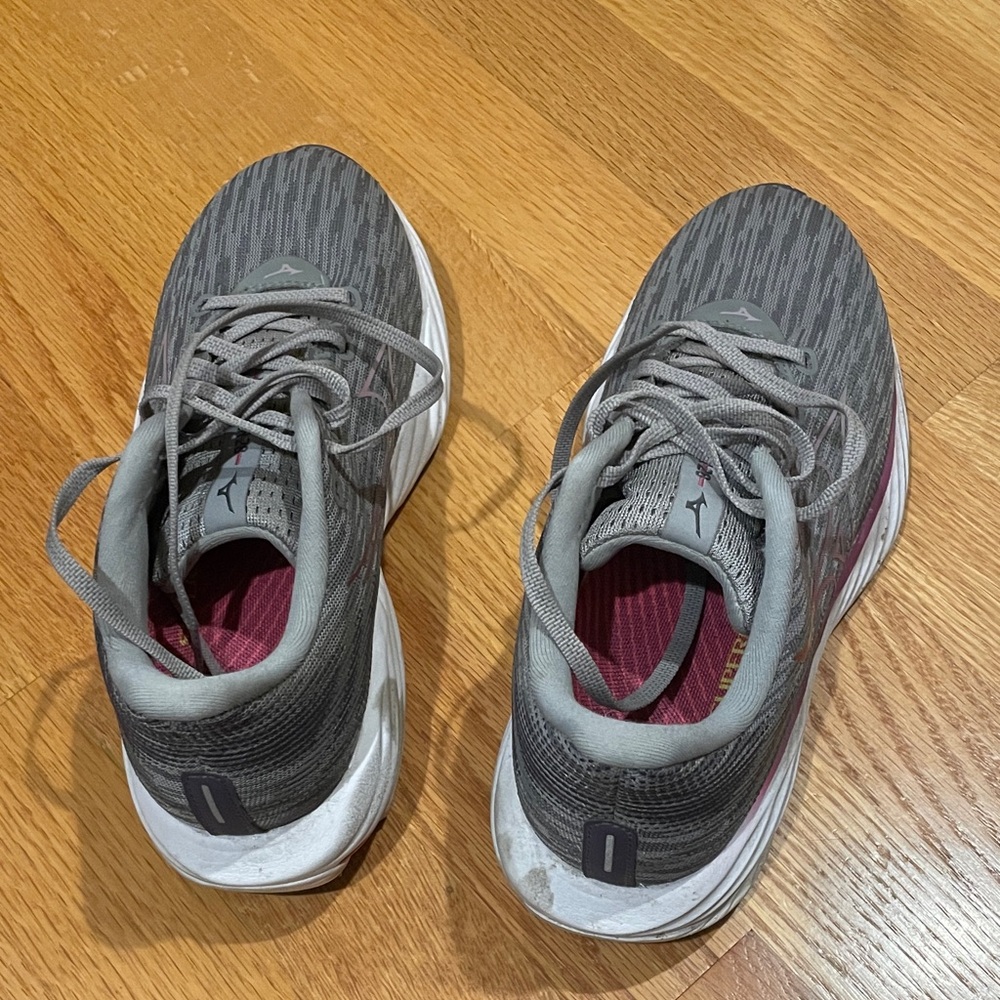 Mizuno Gray and Pink Athletic Shoes